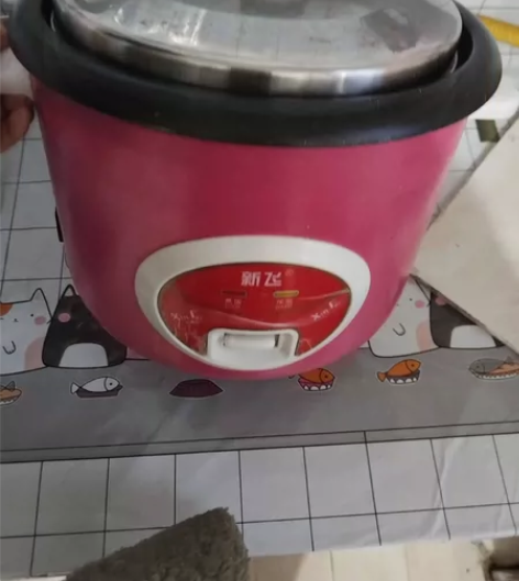 正常使用 除了侧面插电孔那边有点坏了 但不...