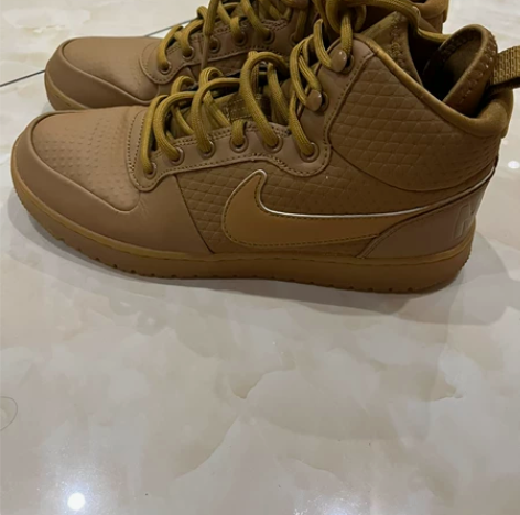 耐克男款防滑耐磨运动鞋 40.5码 九成新...