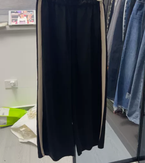 黑色 白条纹松紧带 宽松 阔腿裤 非常舒服...