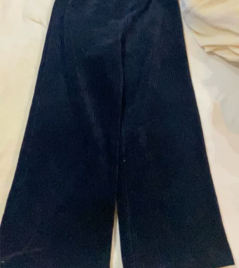 无加绒阔腿裤，黑色，版型跟面料都很好，m码...