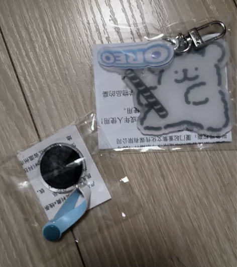 出奥利奥挂绳，配色简约百搭，适合各种风格搭...