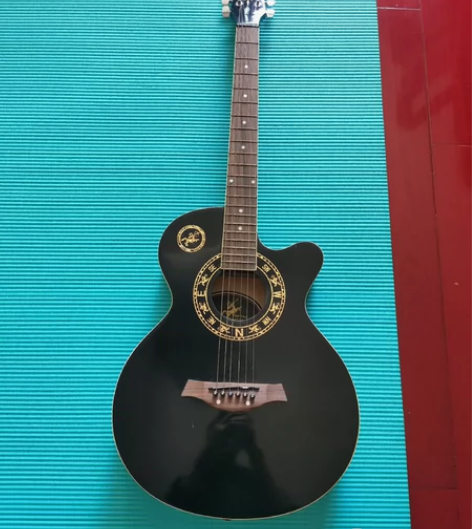 千里马木吉他 朋友送的，没啥用了，出了东西...