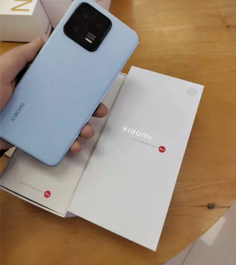 小米13  8+256内存，几乎全新，无充...