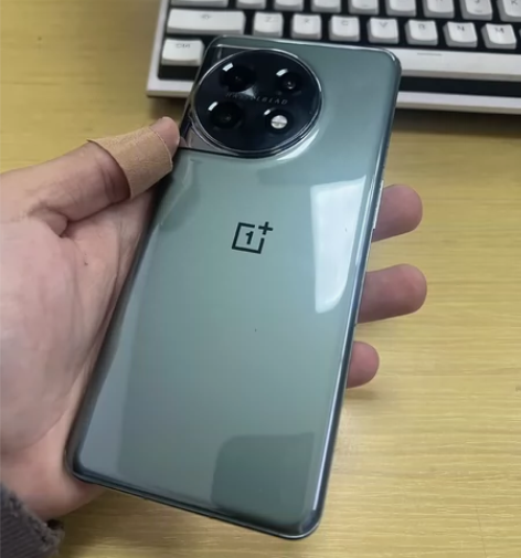 自用一加11  615+16g 因为买了一...