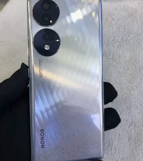 荣耀70  12+512 全原装 正常使用...