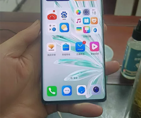 老婆用的98新全原荣耀70现在要换机谁买谁...