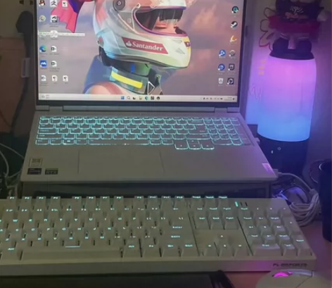 着急出一台2023款女大学生自用的i9联想...