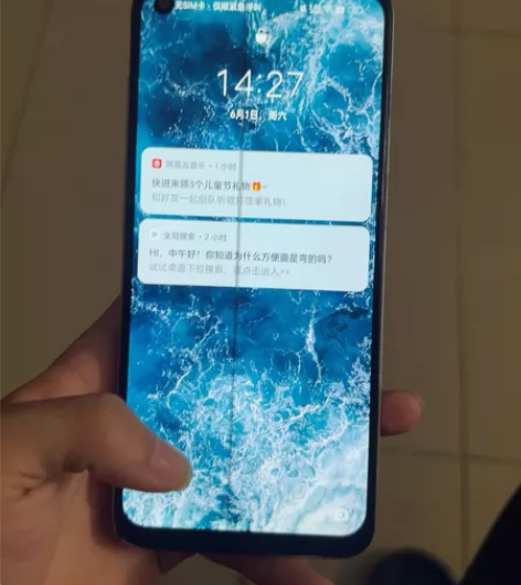 真我q3   8+128g可插卡可上网有指...