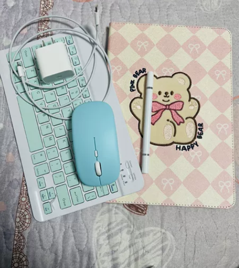 女大学生出自用 ipad8代ipad202...