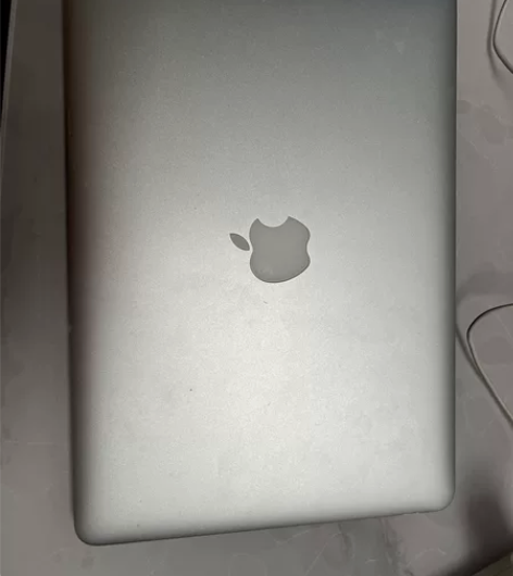 闲置苹果笔记本，有需要来拿 感兴趣的话点“...