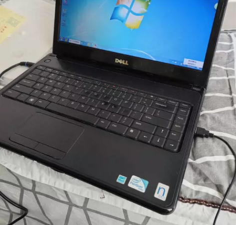 戴尔笔记本电脑，自家闲置的，买了很多年了，...