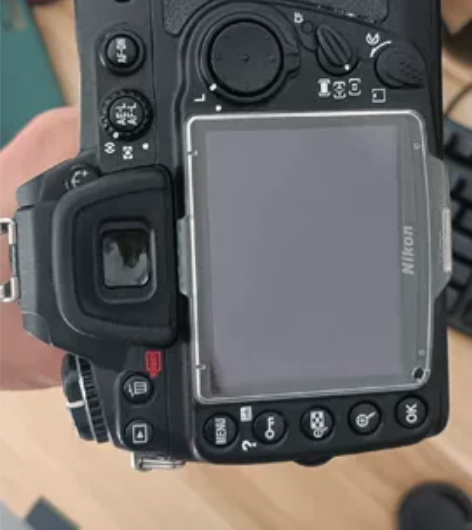 尼康d300日版，快门8k，肩屏裂，底盖电...