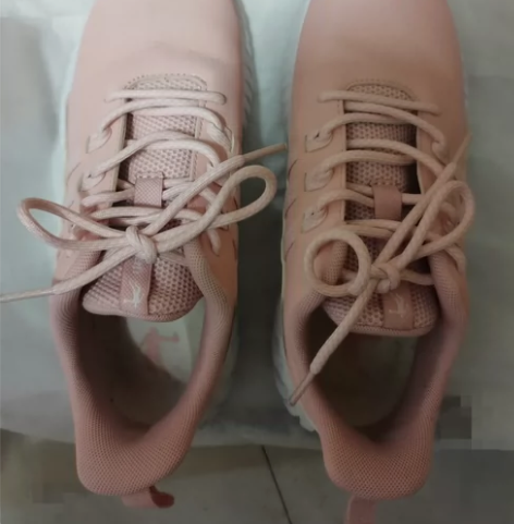 乔丹女运动鞋，几乎全新，已经洗过，可以看到...