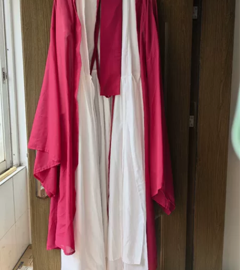 红色汉服，只穿过一次，洗过一次，内衬不薄，...