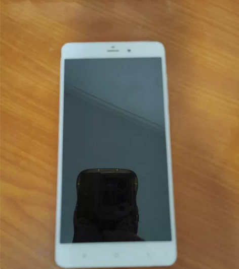 小米手机，背后摔碎了，可以开机，但是充电口...