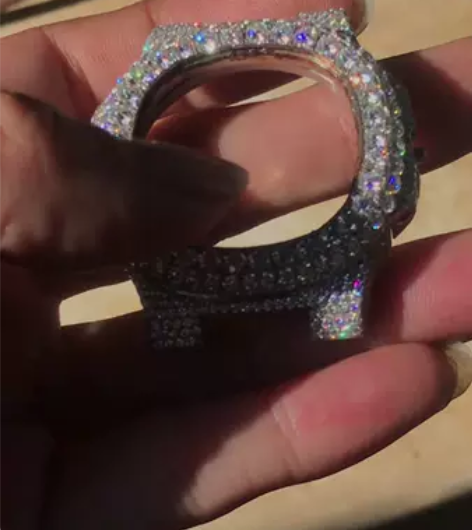 手表镶钻工费3块一粒，可以自带钻石，我们提...