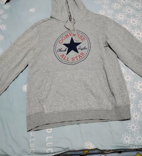 匡威男士卫衣，穿的较多，有发白发黄的地方，...