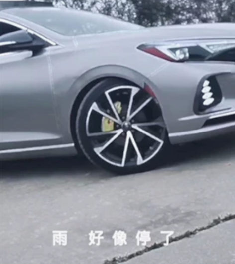 本车出售一套自用19寸鳄鱼皮刀锋轮毂，专车...