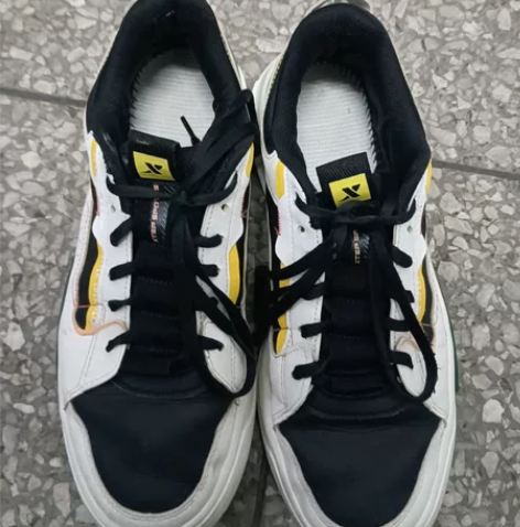 特步板鞋 五成新 无鞋垫 感兴趣的话点“我...