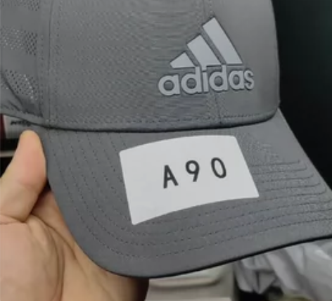 阿迪达斯 全新全新代购三四百 ，四五百 出...