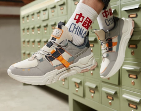 特步男鞋复古80轻便运动鞋男秋季正品男士透...