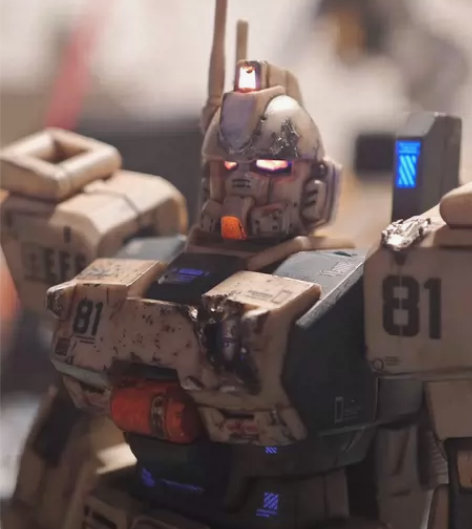 战损hg ez8，眼睛和头部监视器都做了荧...