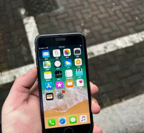 个人出售苹果8 内存128g黑色  95新...