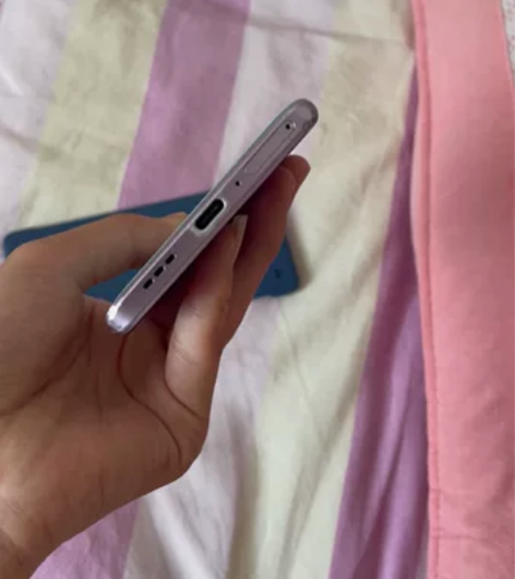 功能都正常放心购买换的原装屏幕流畅丝滑不卡...