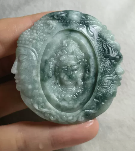 翡翠飘花特色镂空佛魔一念之间（中间观音部位...