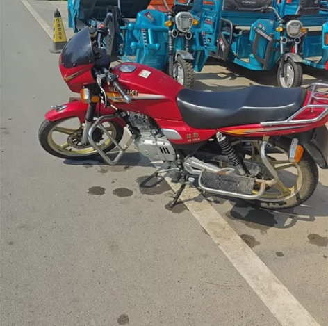 铃木钻豹125摩托车实表5500多公里 3...