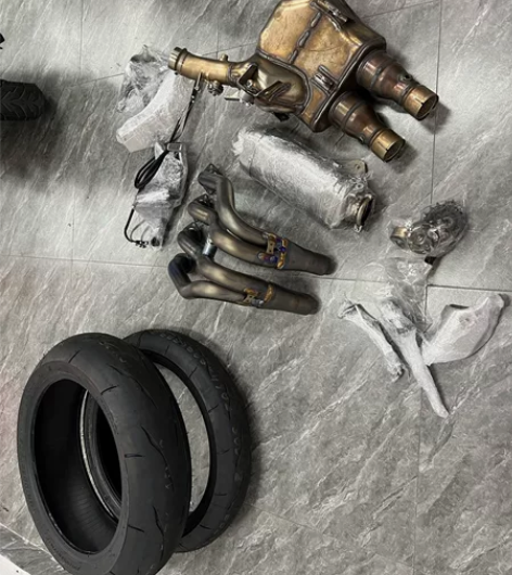 全新雅马哈R1全段原装排气 全新原装轮胎 ...