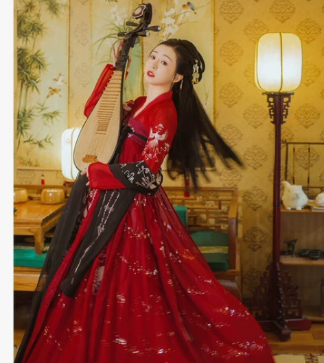 汉衣家的全套凤于飞夜,是齐胸款的,很早就绝...