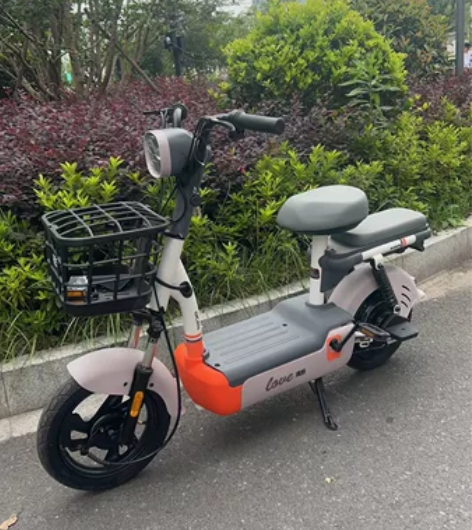 电动车 电瓶车出售原价3600 闲置二手自...