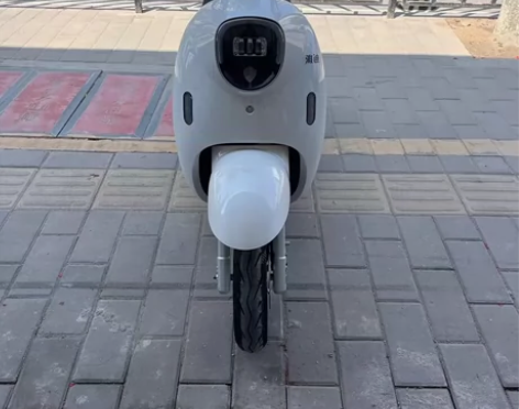 #电动车二手出60伏九五新白色雅迪小绵羊二...