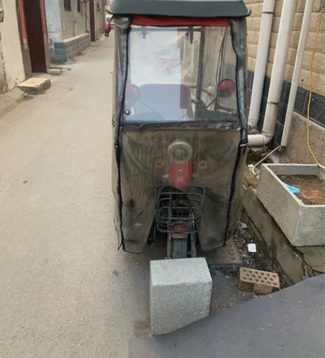 自家正在用三轮车，台铃品牌的，两把智能钥匙...