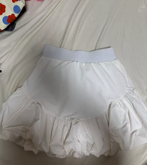 20元专区，牛仔裤腰围66左右，黑色的裙子...