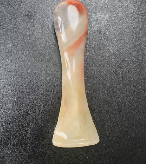 寿山石鲲尾巴莲蓬,很油润,按摩很舒服,用着...