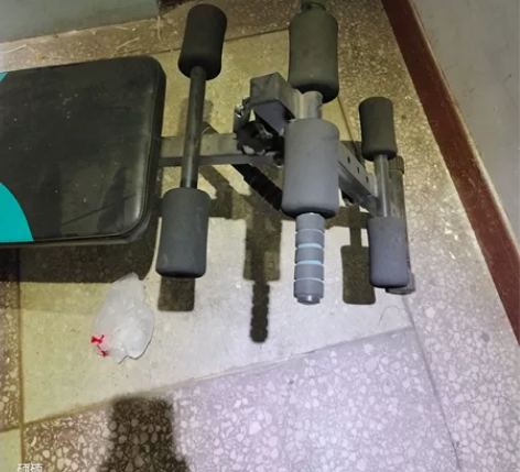 因搬家出仰卧起坐辅助器家用室内锻炼卷腹多功...