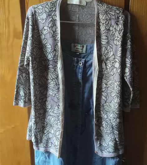 全新的一套，可以分开穿，朋友送的，不喜欢，...