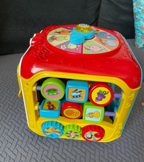 伟易达六面体,万达广场里玩具店买的,8成新...