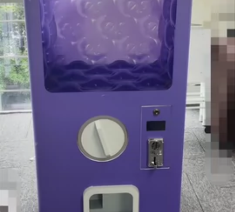 大型扭蛋机。8成新，徐汇区，地铁漕河泾开发...