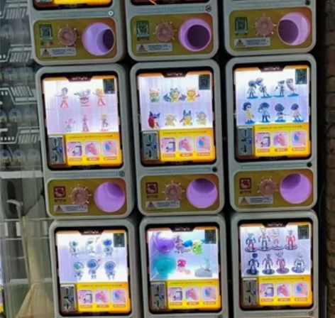 扭蛋机，自动售蛋机，低成本创业好设备！ 爽...