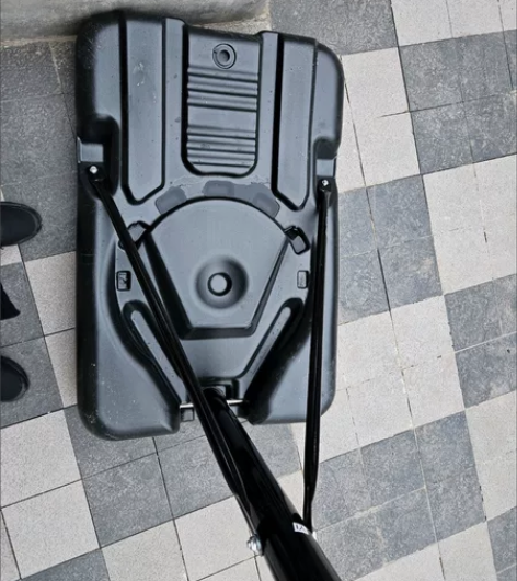 成人儿童通用款篮球架，蓝板材质高强度pe边...