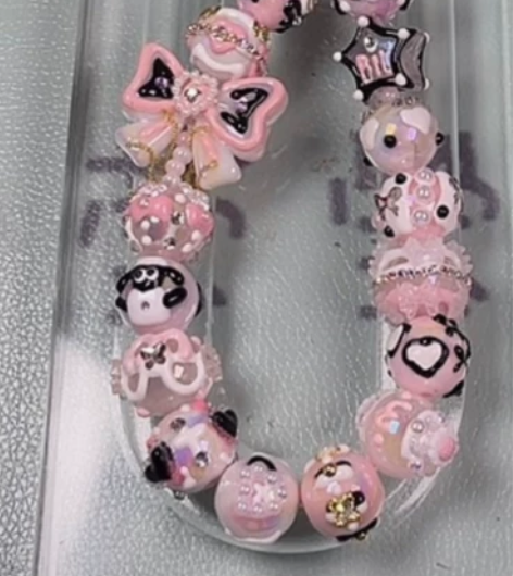 手绘珠串重工，黑粉色系甜酷风，都是精选的珠...