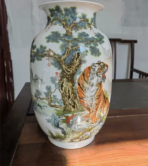 忍痛出售 陶瓷霸气威震乾坤粉彩吉庆瓶虎啸风...