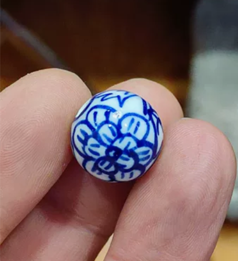 清代青花手绘菊花陶瓷珠子14.13x14....