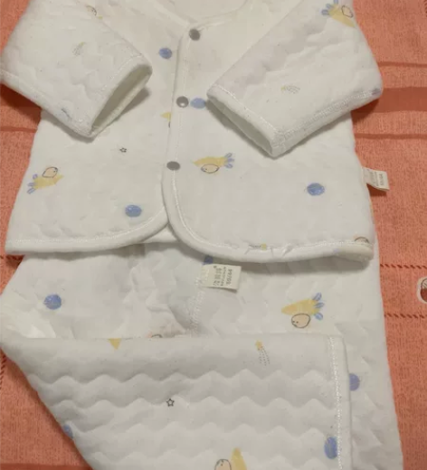 品牌的白色长袖春秋冬套装，适合0-3月的宝...