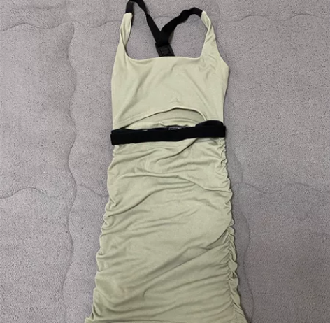 绿色运动风包臀裙s 感兴趣的话点“我想要”...