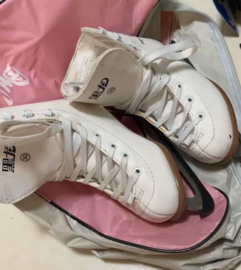 花样滑冰??鞋，30码，价格电话咨询158...