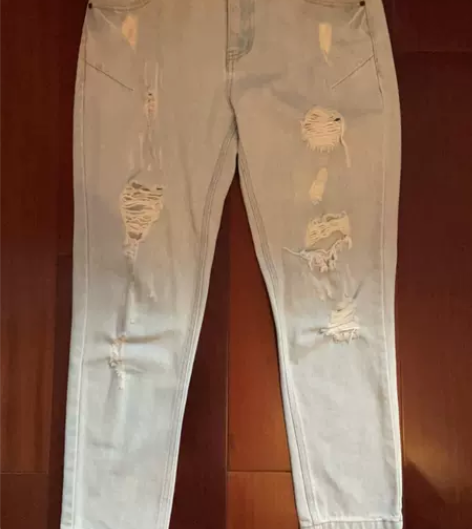 女生夏天破洞裤 160 感兴趣的话点“我想...